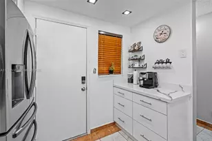 421 NE 14th Ave, Hallandale Beach, FL 33009 - Photo 5