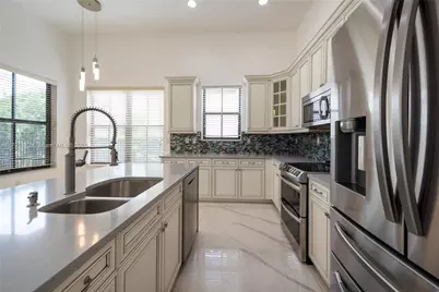 8513 NW 41st St, Cooper City, FL 33024 - Photo 9