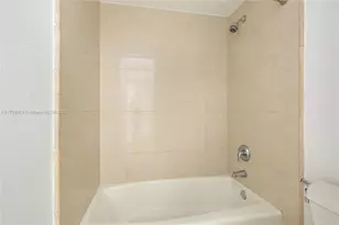 401 69th St, Miami Beach, FL 33141 - Photo 19