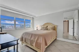 137 Golden Isles Dr, Hallandale Beach, FL 33009 - Photo 31