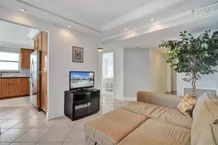 137 Golden Isles Dr, Hallandale Beach, FL 33009 - Photo 29
