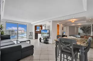 137 Golden Isles Dr, Hallandale Beach, FL 33009 - Photo 21
