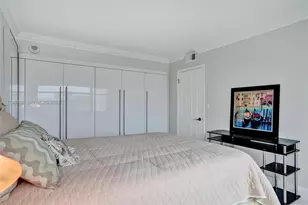 137 Golden Isles Dr, Hallandale Beach, FL 33009 - Photo 33