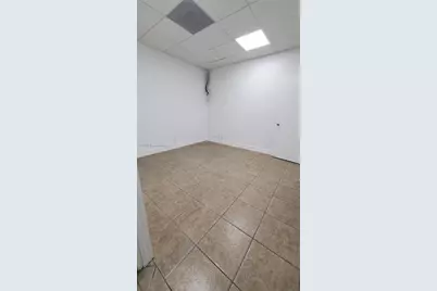 7570 NW 14th St, Miami, FL 33126 - Photo 7