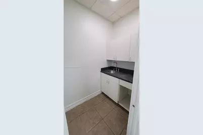 7570 NW 14th St, Miami, FL 33126 - Photo 5