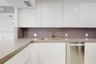 3625 N Country Club Dr, Aventura, FL 33180 - Photo 19