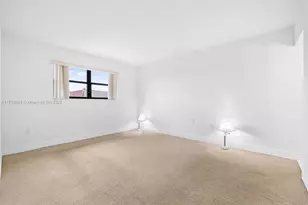 8401 NW 8th St, Miami, FL 33126 - Photo 27