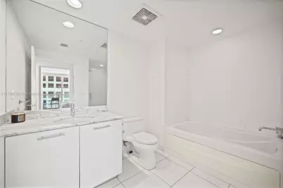 500 Brickell Ave #1208, Miami, FL 33131 - Photo 9