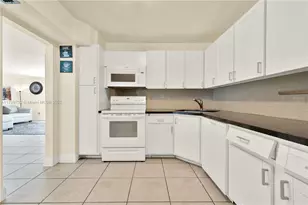 2750 NE 183rd St, Aventura, FL 33160 - Photo 21