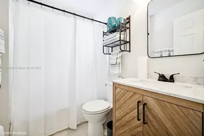 1910 SW 183rd Ter, Miramar, FL 33029 - Photo 15