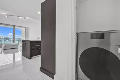 200 Biscayne Boulevard Way #4012, Miami, FL 33131 - Photo 13