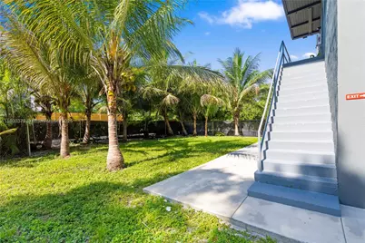 212 NW 11th St, Miami, FL 33136 - Photo 15