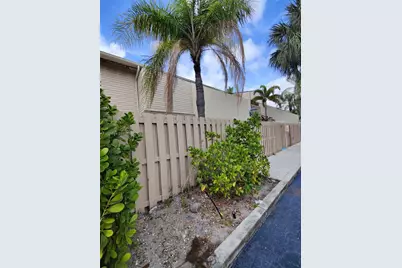 616 Executive Center Dr #107, West Palm Beach, FL 33401 - Photo 1