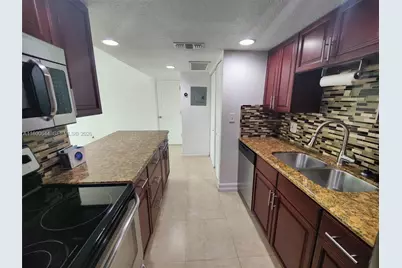 616 Executive Center Dr #107, West Palm Beach, FL 33401 - Photo 11