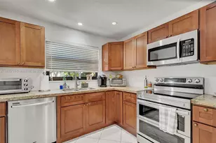 1541 NW 92nd Ave, Pembroke Pines, FL 33024 - Photo 7