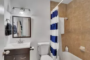 1541 NW 92nd Ave, Pembroke Pines, FL 33024 - Photo 23