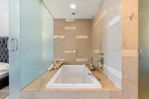 3737 Collins Ave, Miami Beach, FL 33140 - Photo 13