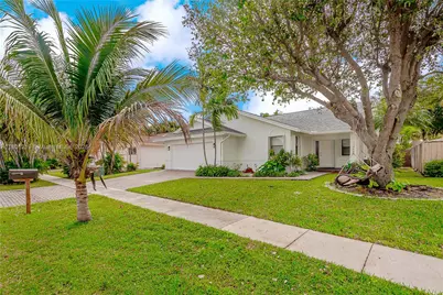 216 SE 9th St #1, Dania Beach, FL 33004 - Photo 1