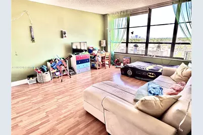 600 Three Islands Blvd #905, Hallandale Beach, FL 33009 - Photo 9