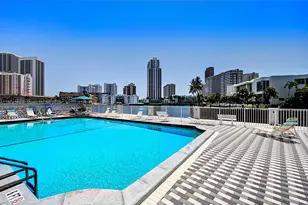 137 Golden Isles Dr, Hallandale Beach, FL 33009 - Photo 23