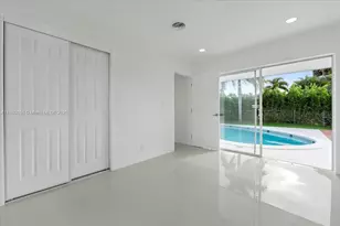 1910 NW 36th St, Oakland Park, FL 33309 - Photo 13