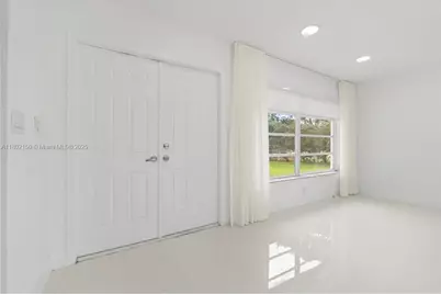 1910 NW 36th St, Oakland Park, FL 33309 - Photo 39