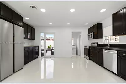 1910 NW 36th St, Oakland Park, FL 33309 - Photo 19
