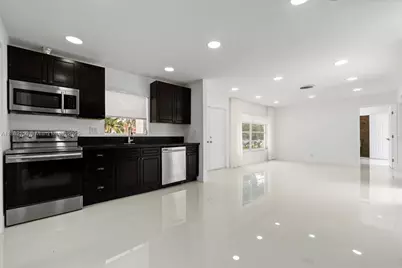 1910 NW 36th St, Oakland Park, FL 33309 - Photo 17