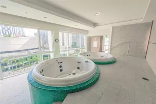 31 SE 5th St, Miami, FL 33131 - Photo 25