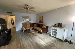 279 Markham M, Deerfield Beach, FL 33442 - Photo 5
