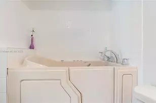 1012 Berkshire A, Deerfield Beach, FL 33442 - Photo 17