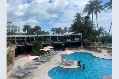 5225 Collins Ave #914, Miami Beach, FL 33140 - Photo 9