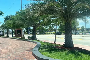 5225 Collins Ave, Miami Beach, FL 33140 - Photo 39