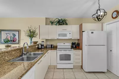 18100 N Bay Rd #404, Sunny Isles Beach, FL 33160 - Photo 9