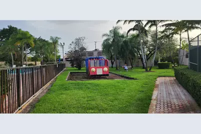 12305 NW 11th Ct, Pembroke Pines, FL 33026 - Photo 3