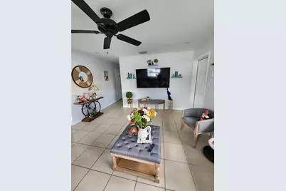 812 Lake McGregor Dr, Fort Myers, FL 33919 - Photo 3