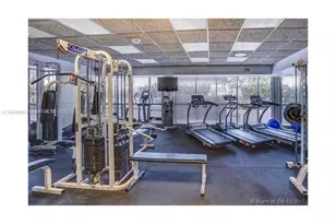 2555 Collins Ave, Miami Beach, FL 33140 - Photo 21