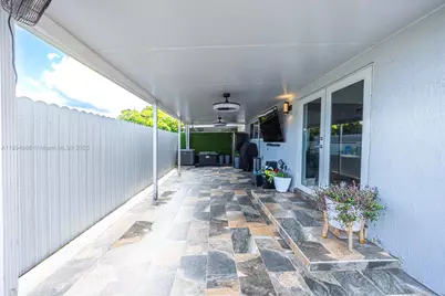 6950 NW 168th St, Hialeah, FL 33015 - Photo 9