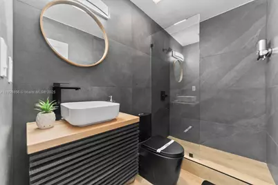 1631 N 29th Ct, Hollywood, FL 33020 - Photo 21