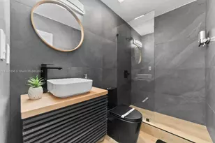 1631 N 29th Ct, Hollywood, FL 33020 - Photo 21