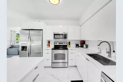 421 W Pembroke Rd #0, Hallandale Beach, FL 33009 - Photo 19