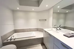 1000 W Island Blvd, Aventura, FL 33160 - Photo 31