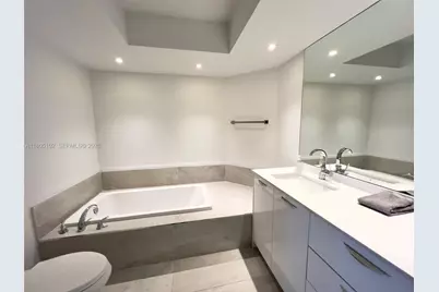1000 W Island Blvd #2412, Aventura, FL 33160 - Photo 29