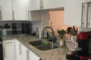 12500 SW 5th Ct, Pembroke Pines, FL 33027 - Photo 13