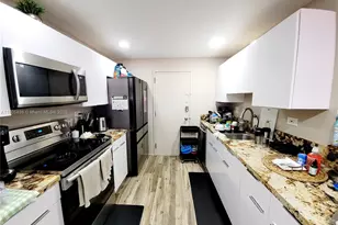 800 NE 195th St, Miami, FL 33179 - Photo 19