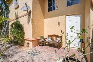 1282 Grant Ct, Hollywood, FL 33019 - Photo 5