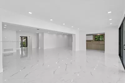 112 E 1st Ct, Miami Beach, FL 33139 - Photo 3