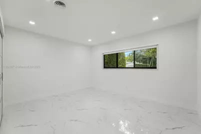 112 E 1st Ct, Miami Beach, FL 33139 - Photo 13