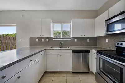 1880 SE 3rd Dr, Homestead, FL 33033 - Photo 7