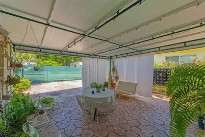 1895 SW 25th St, Miami, FL 33133 - Photo 15